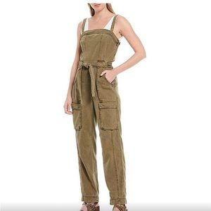 CUTE! Women's FREE PEOPLE Olive Green GO WEST Distressed OVERALLS Jump Suit  S